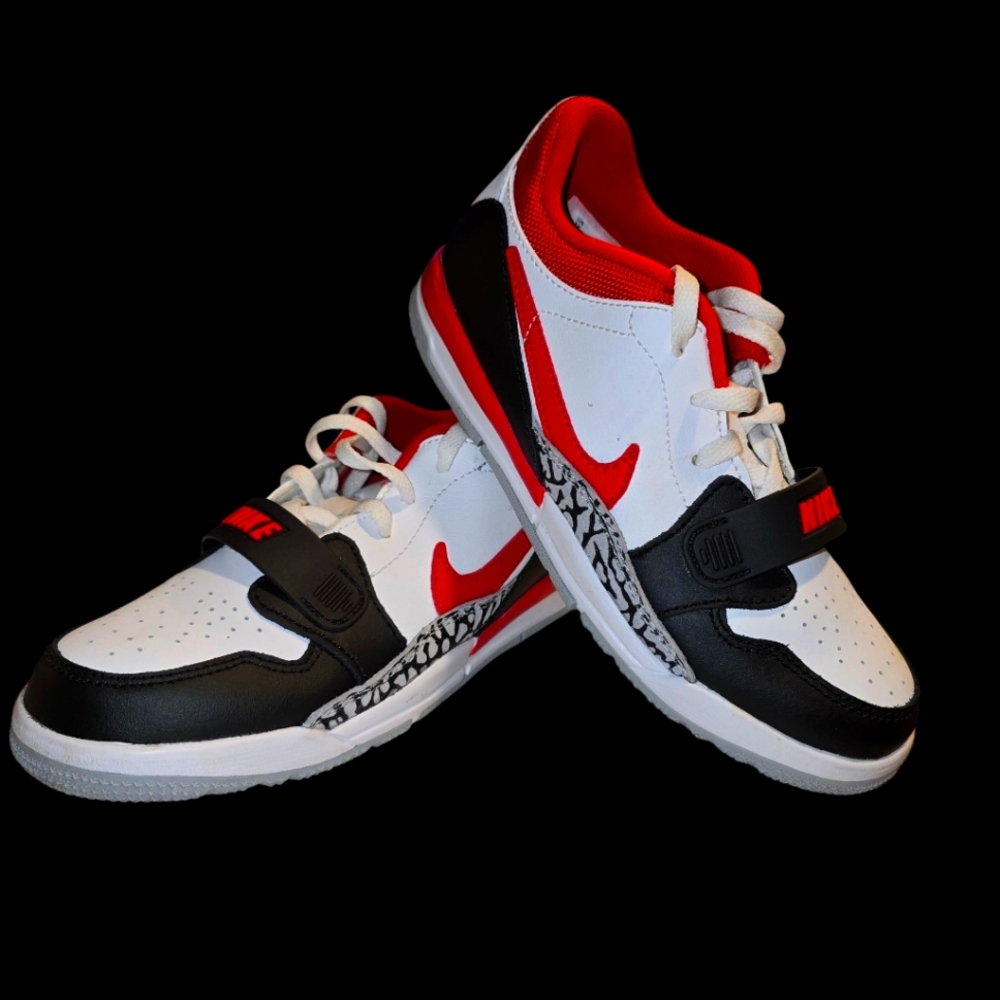 Jordan Legacy 312 Low Youth 1Y White/Red/Black – Gently Worn